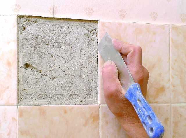 Чем приклеить отвалившуюся плитку на полу - всё о керамической плитке
