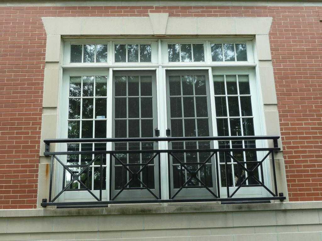 Французский балкон – кованный балкончик во французском стиле в доме и квартире