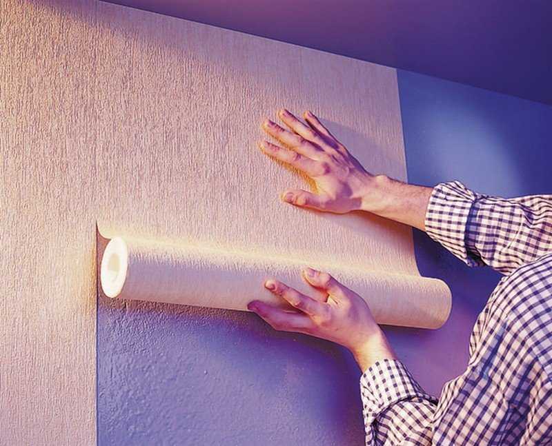 Покраска стен в квартире или обои: сравниваем и выбираем в 2020 году