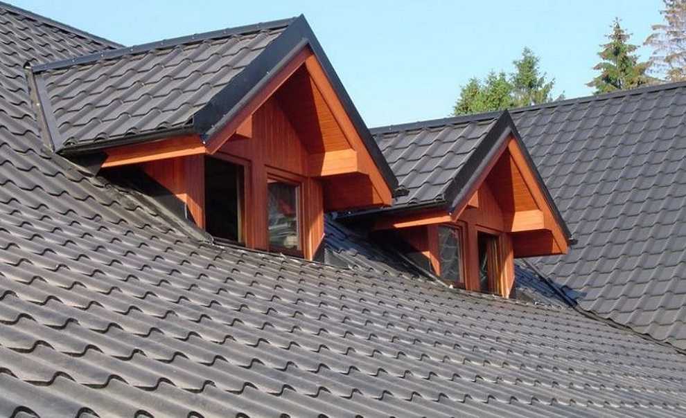 Как выбрать металлочерепицу для крыши - виды, характеристики, критерии выбора