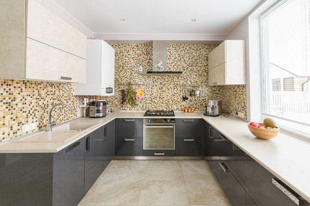 Мозаика на фартук для кухни (78 фото): кухонные фартуки из стеклянной, металлической и керамической мозаичной плитки, нюансы укладки