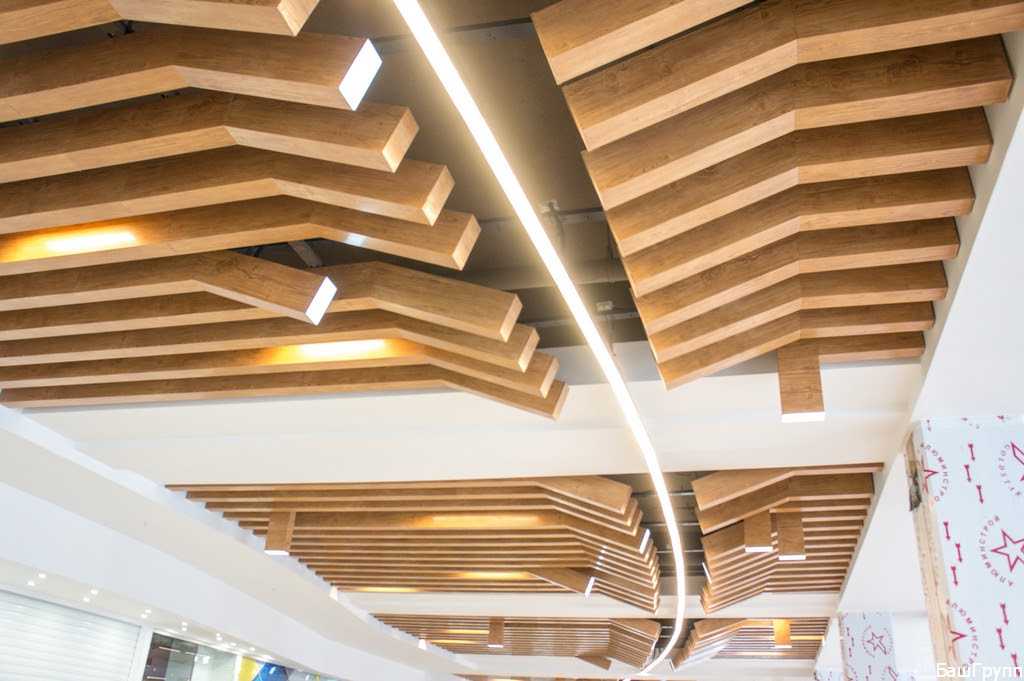 Подвесной алюминиевый реечный потолок