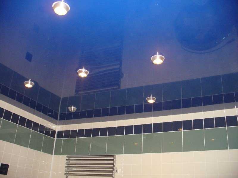 Натяжные потолки в ванной: особенности, монтаж, преимущества и недостатки, выбор материала | ремонтсами! | информационный портал