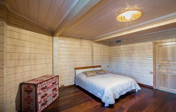 Цена покраски деревянного потолка за квадратный метр и чем покрасить