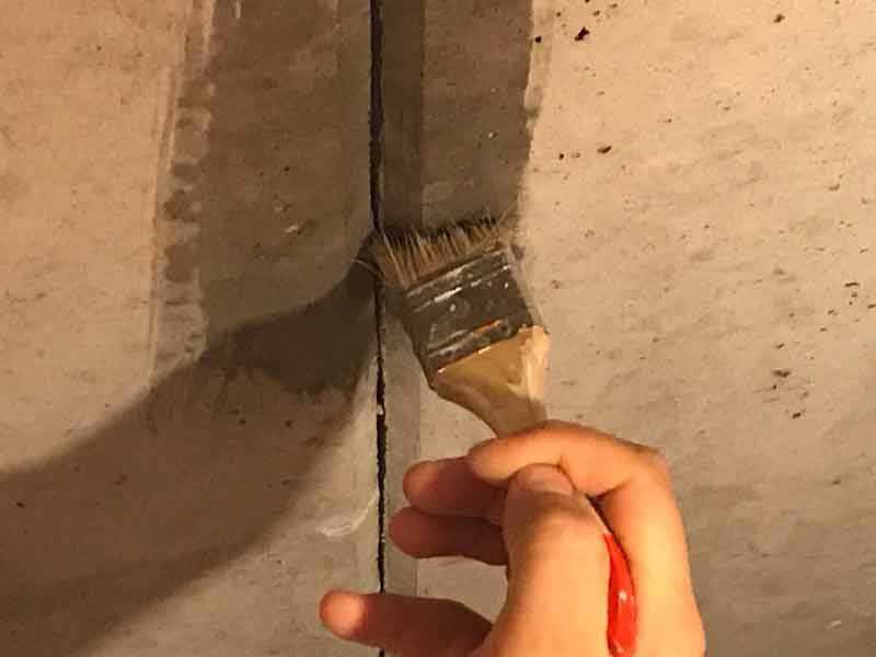 Ремонт гипсокартонного потолка: заделка отверстий, трещин и после затопления