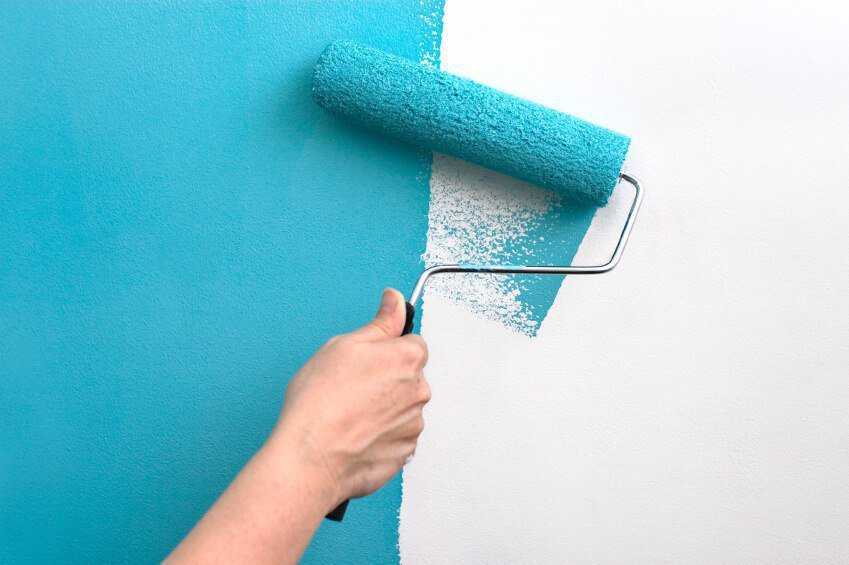 Обои под покраску (56 фото): как красить флизелиновые или другие обои своими руками и как можно перекрасить их на стене